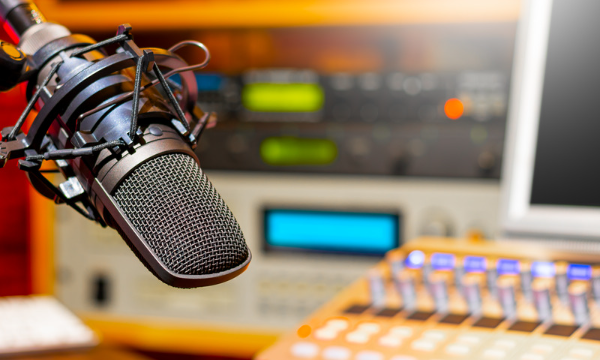 4-Week IN-PERSON or ZOOM Voice-Over Intensive with Casting Director Barry Shapiro!